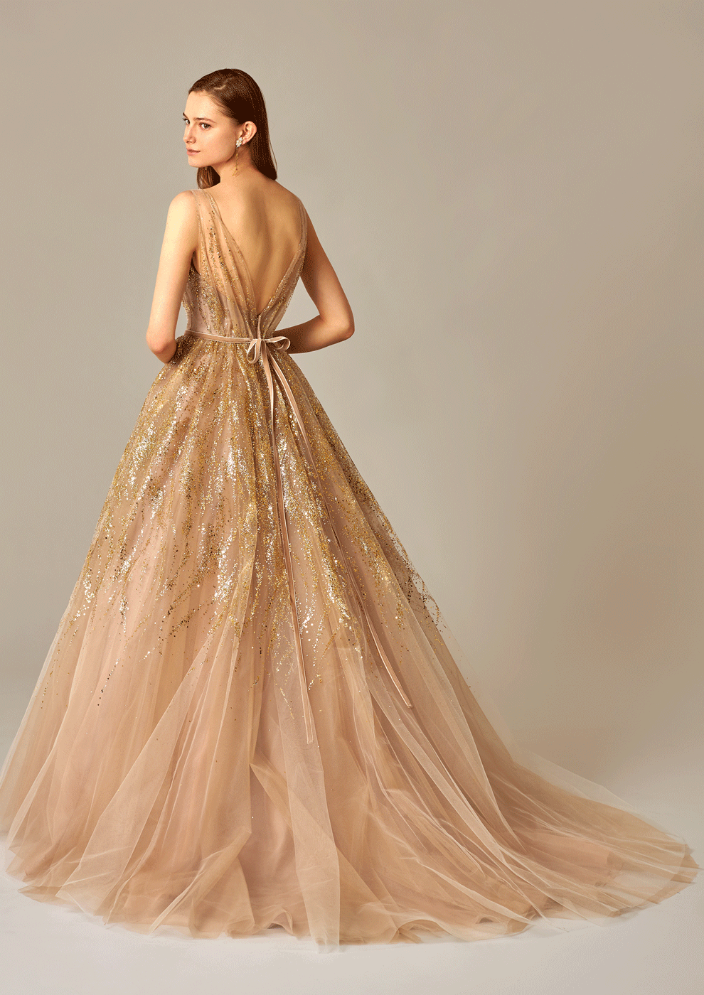 背中あきのウェディングドレス